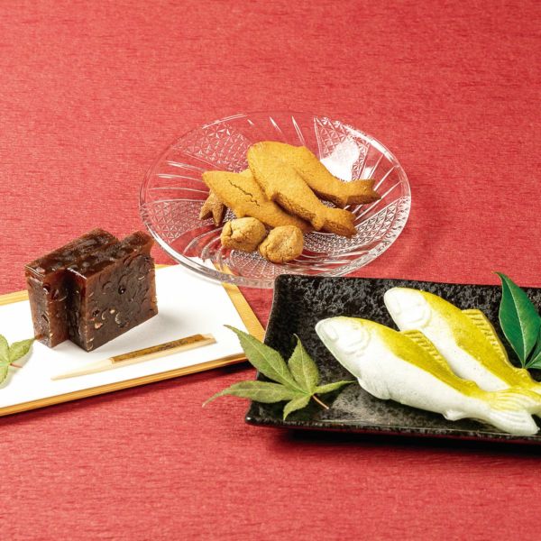 創業70年 松鶴堂の匠の和菓子詰め合わせ(小倉羊羹(1棹)、鮎のかほり(10個)、そばぼうろ(2袋)) | しまんとリバーストア